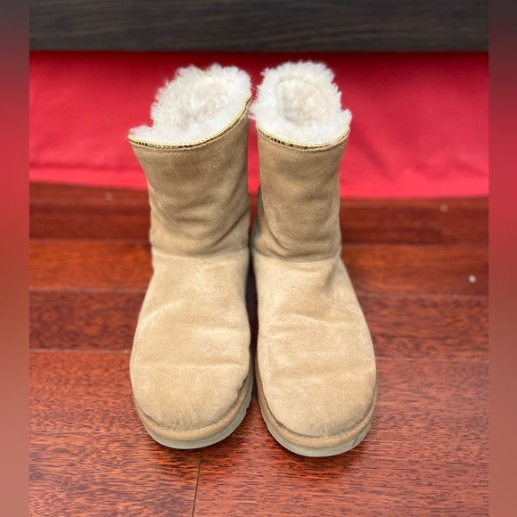 ❌Sold❌ UGG Boots - Picture 1 of 9